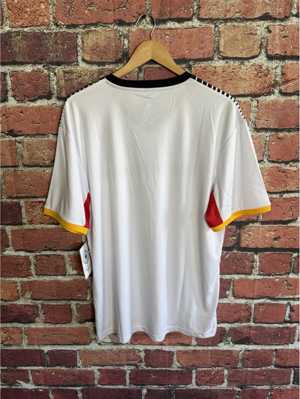Germany Mens White Short Sleeve Soccer Jersey Size XL NWT Deutschland